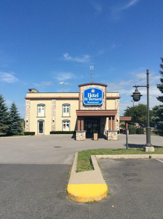 Hotel St-Bernard Saint-Bernard-de-Lacolle Exterior photo